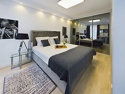 Apartment With Parking by Renters