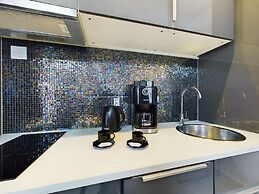 Apartment With Parking by Renters