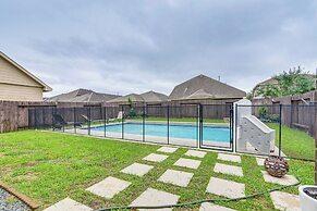 Modern Houston Home w/ Patio: 12 Mi to Downtown!