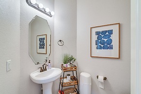 Modern Houston Home w/ Patio: 12 Mi to Downtown!