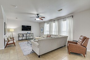 Modern Houston Home w/ Patio: 12 Mi to Downtown!