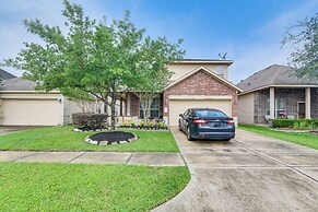 Modern Houston Home w/ Patio: 12 Mi to Downtown!