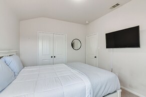 Modern Houston Home w/ Patio: 12 Mi to Downtown!