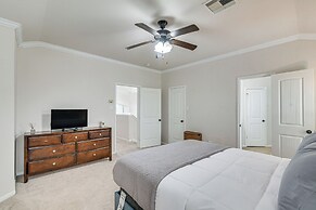 Modern Houston Home w/ Patio: 12 Mi to Downtown!