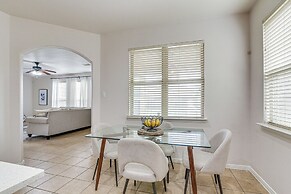 Modern Houston Home w/ Patio: 12 Mi to Downtown!