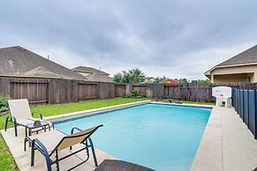 Modern Houston Home w/ Patio: 12 Mi to Downtown!
