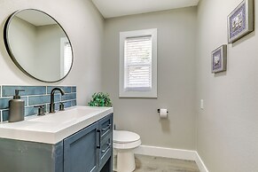 Tampa Home w/ Covered Patio: 8 Mi to Downtown!