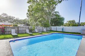 Roomy Largo Home w/ Screened Patio & Private Pool!