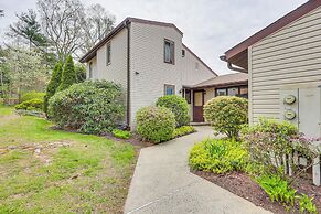 Quaint Bristol Townhome ~ 14 Mi to West Hartford!