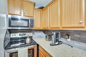 Quaint Bristol Townhome ~ 14 Mi to West Hartford!