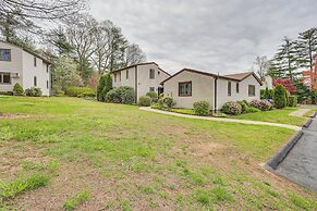 Quaint Bristol Townhome ~ 14 Mi to West Hartford!
