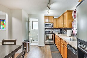 Quaint Bristol Townhome ~ 14 Mi to West Hartford!