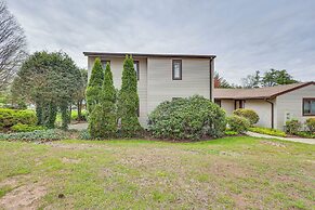 Quaint Bristol Townhome ~ 14 Mi to West Hartford!