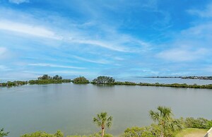 Upscale Gulf Front Hudson Condo w/ Pool