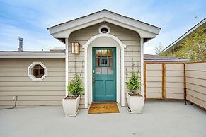 Summerland Home w/ Beach Supplies: Walk to Beach!