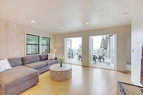 Summerland Home w/ Beach Supplies: Walk to Beach!