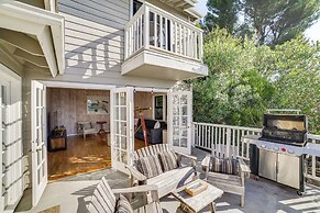 Summerland Home w/ Beach Supplies: Walk to Beach!