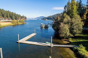 Lakefront Coeur D'alene Home w/ Deck + Shared Dock