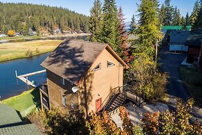 Lakefront Coeur D'alene Home w/ Deck + Shared Dock