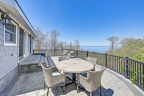 Cozy Baiting Hollow Bungalow: Views, Walk to Beach