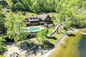 4 Mi to Lake: Tuckasegee Home w/ Community Perks