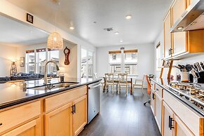 Spacious Roseville Home w/ Patio - Near Golf!