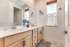 Spacious Roseville Home w/ Patio - Near Golf!