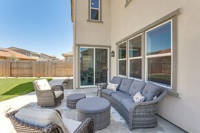 Spacious Roseville Home w/ Patio - Near Golf!
