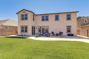 Spacious Roseville Home w/ Patio - Near Golf!