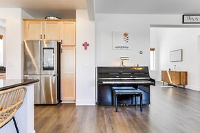 Spacious Roseville Home w/ Patio - Near Golf!