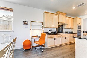 Spacious Roseville Home w/ Patio - Near Golf!