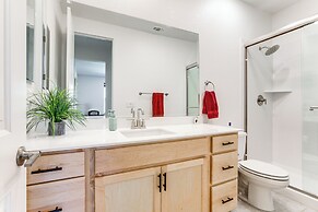 Spacious Roseville Home w/ Patio - Near Golf!