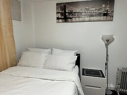 Stylish 1BR Apt w/ Fireplace & High-speed Wifi