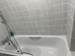 Stylish 1BR Apt w/ Fireplace & High-speed Wifi