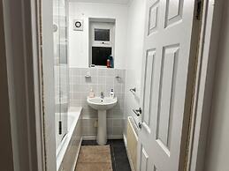 Stylish 1BR Apt w/ Fireplace & High-speed Wifi