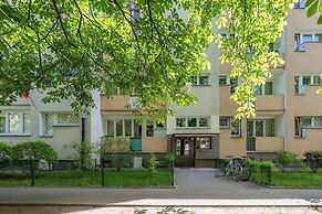 Cozy Two-bedroom Apartment by Renters