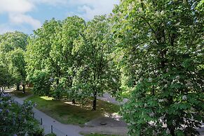 Cozy Two-bedroom Apartment by Renters