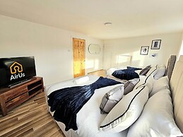 Spacious Haven with Free Parking