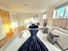 Spacious Haven with Free Parking