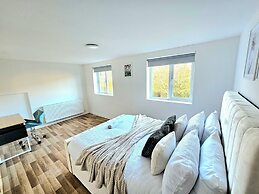 Spacious Haven with Free Parking