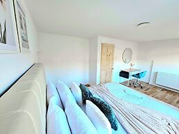 Spacious Haven with Free Parking