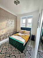 Spacious Haven with Free Parking