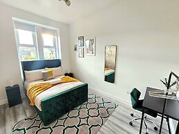 Spacious Haven with Free Parking