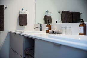 Birdies and Bears by Revelstoke Vacation