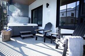 Birdies and Bears by Revelstoke Vacation