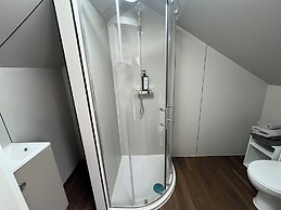 OYO Welsh Holiday Accommodation - Modern Stay