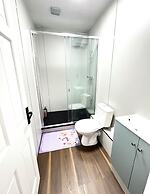 OYO Welsh Holiday Accommodation - Modern Stay
