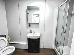 OYO Welsh Holiday Accommodation - Modern Stay