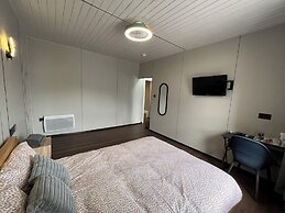 OYO Welsh Holiday Accommodation - Modern Stay