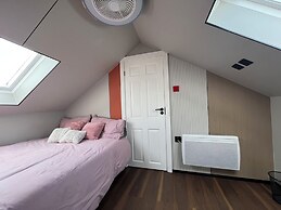 OYO Welsh Holiday Accommodation - Modern Stay